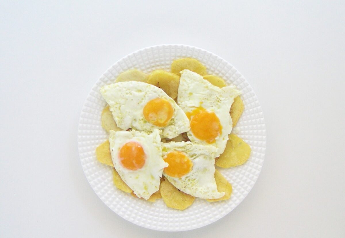 Huevos rotos con jamón. Receta fácil y deliciosa para toda la familia