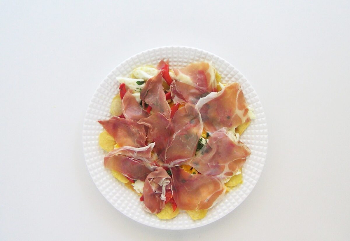 Huevos rotos con jamón. Receta fácil y deliciosa para toda la familia