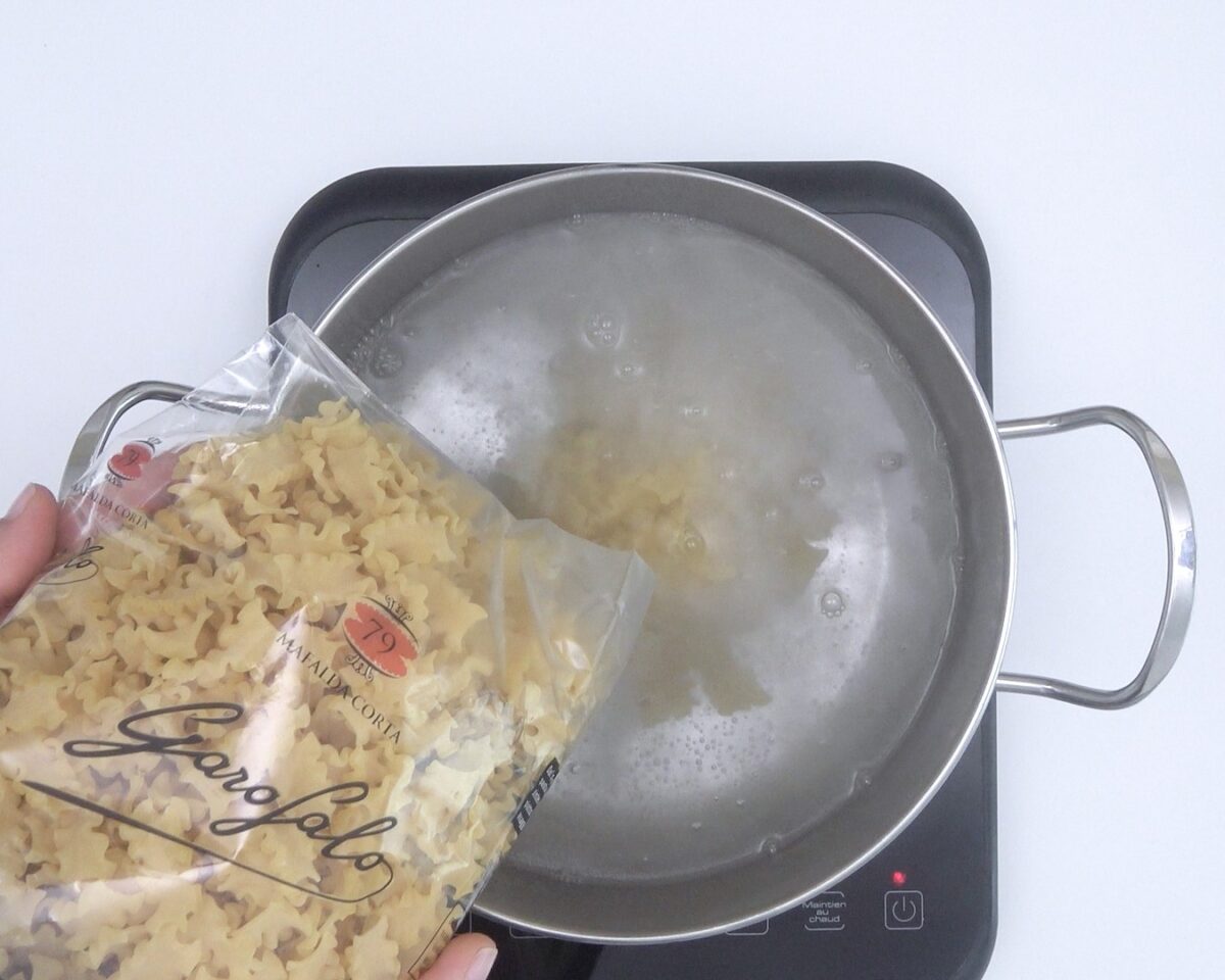 Pasta con salsa de ricotta y albahaca. Receta italiana fácil y deliciosa
