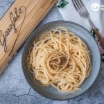 Espaguetis con queso y pimienta negra