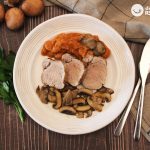 Solomillo de cerdo, con puré de boniato y setas. Receta fácil de otoño