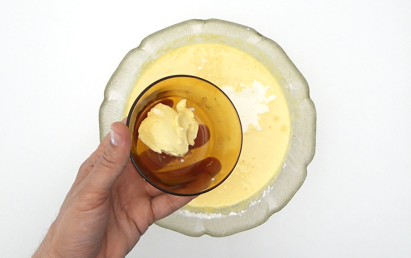 Tarta de yogur griego. Postre cremoso y fácil paso a paso
