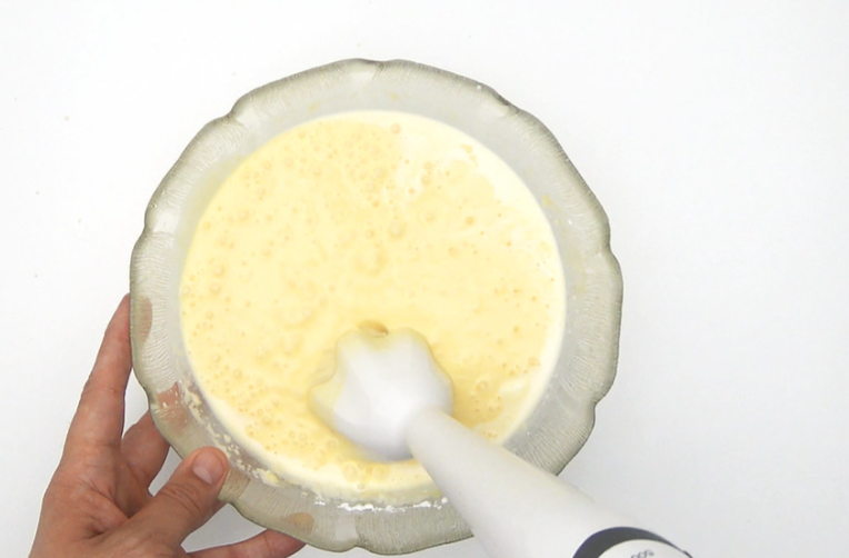 Tarta de yogur griego. Postre cremoso y fácil paso a paso