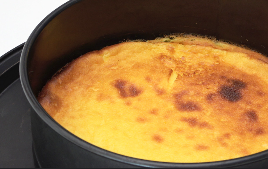 Tarta de yogur griego. Postre cremoso y fácil paso a paso