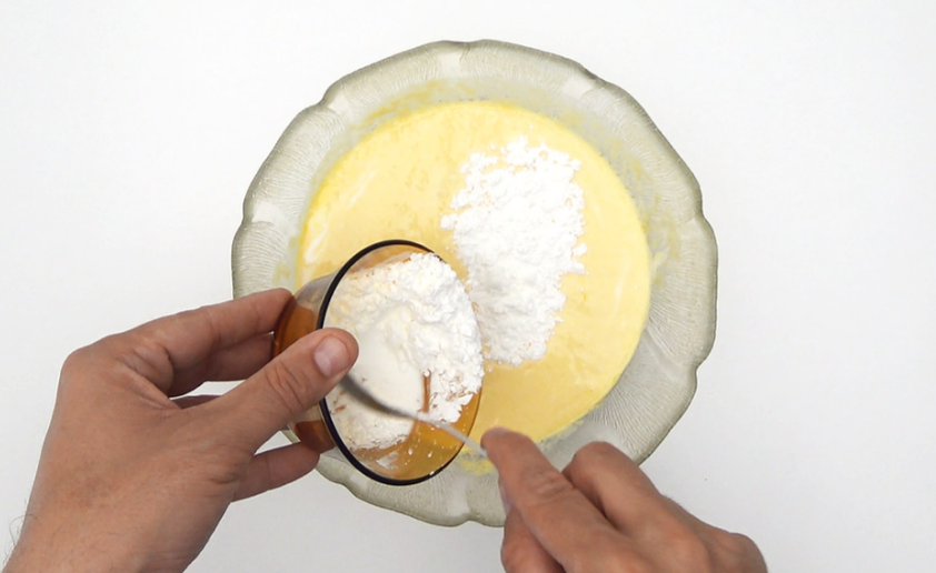 Tarta de yogur griego. Postre cremoso y fácil paso a paso