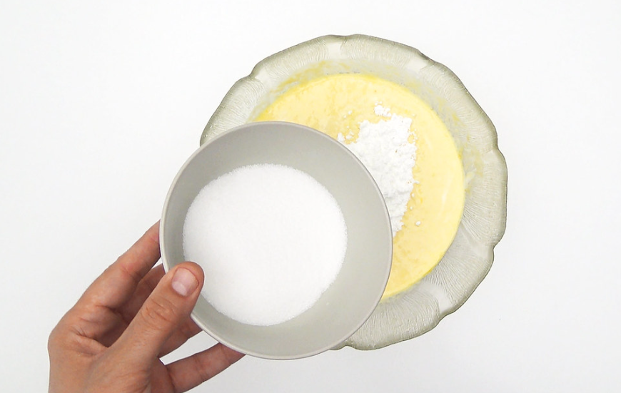 Tarta de yogur griego. Postre cremoso y fácil paso a paso