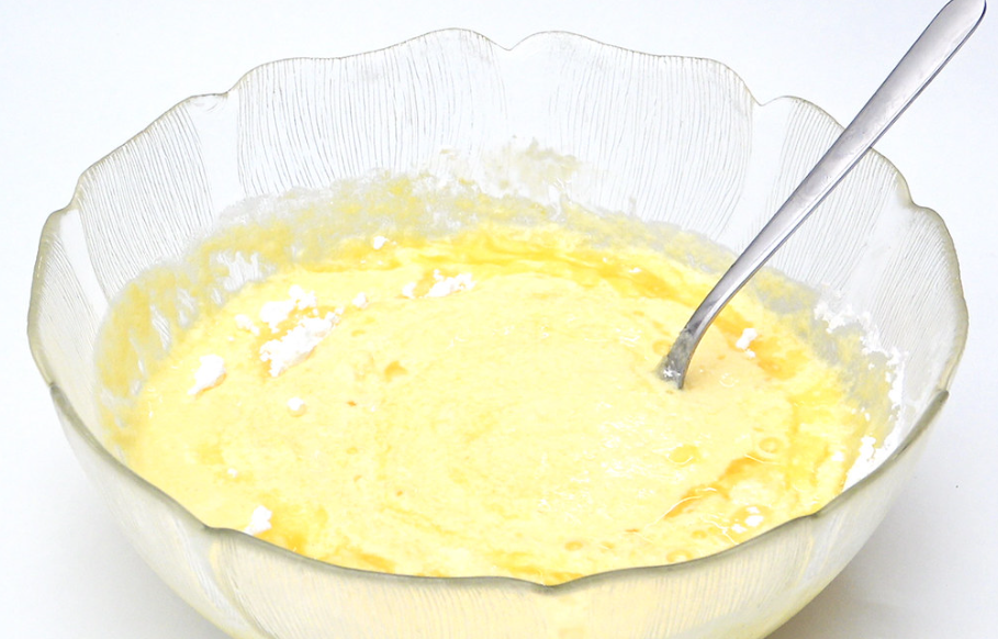 Tarta de yogur griego. Postre cremoso y fácil paso a paso