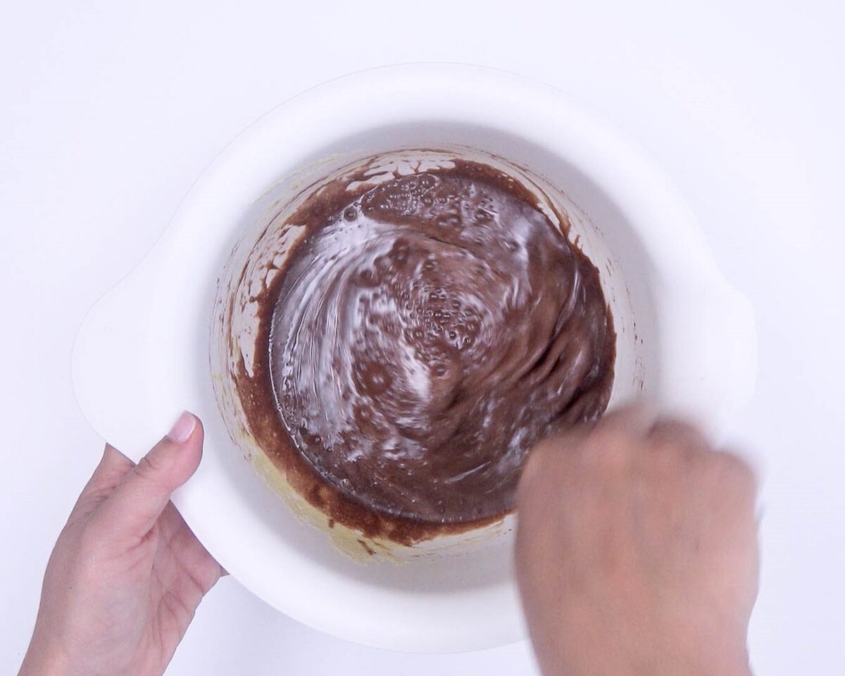 Bizcocho húmedo y esponjoso de chocolate. El bizcocho perfecto para los amantes del chocolate