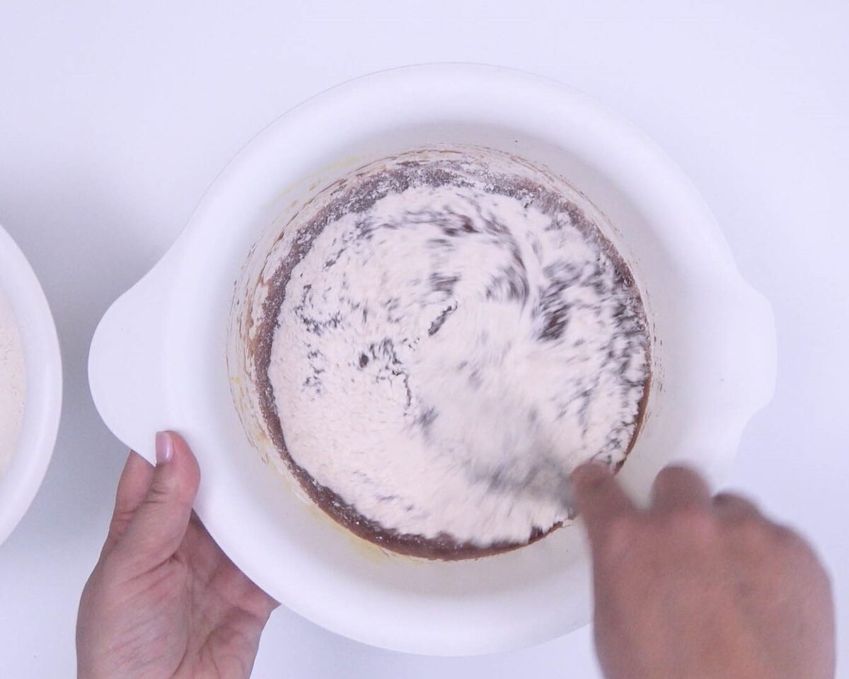 Bizcocho húmedo y esponjoso de chocolate. El bizcocho perfecto para los amantes del chocolate