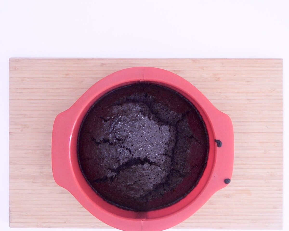 Bizcocho húmedo y esponjoso de chocolate. El bizcocho perfecto para los amantes del chocolate
