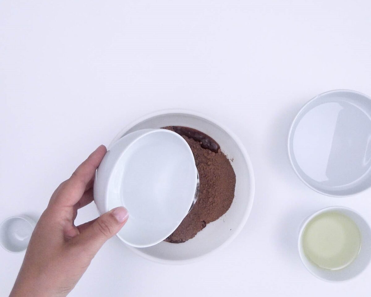 Bizcocho húmedo y esponjoso de chocolate. El bizcocho perfecto para los amantes del chocolate