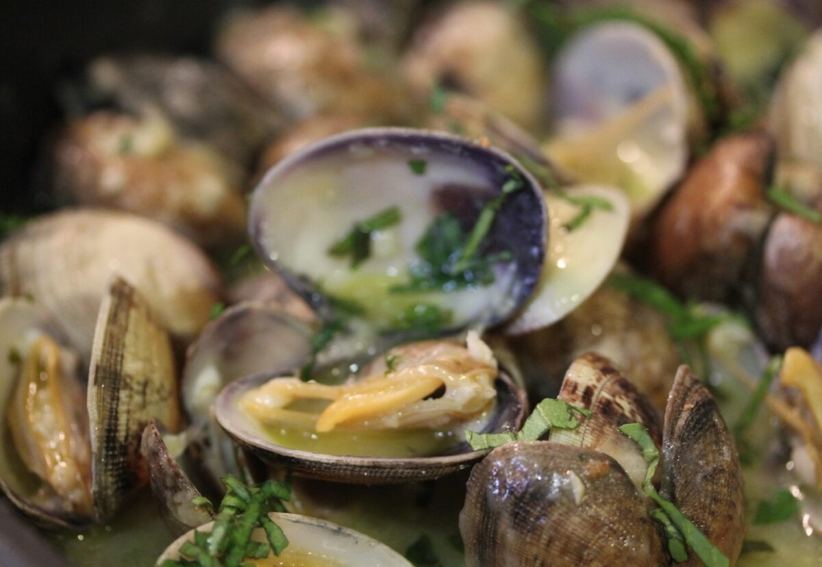 Almejas en salsa verde