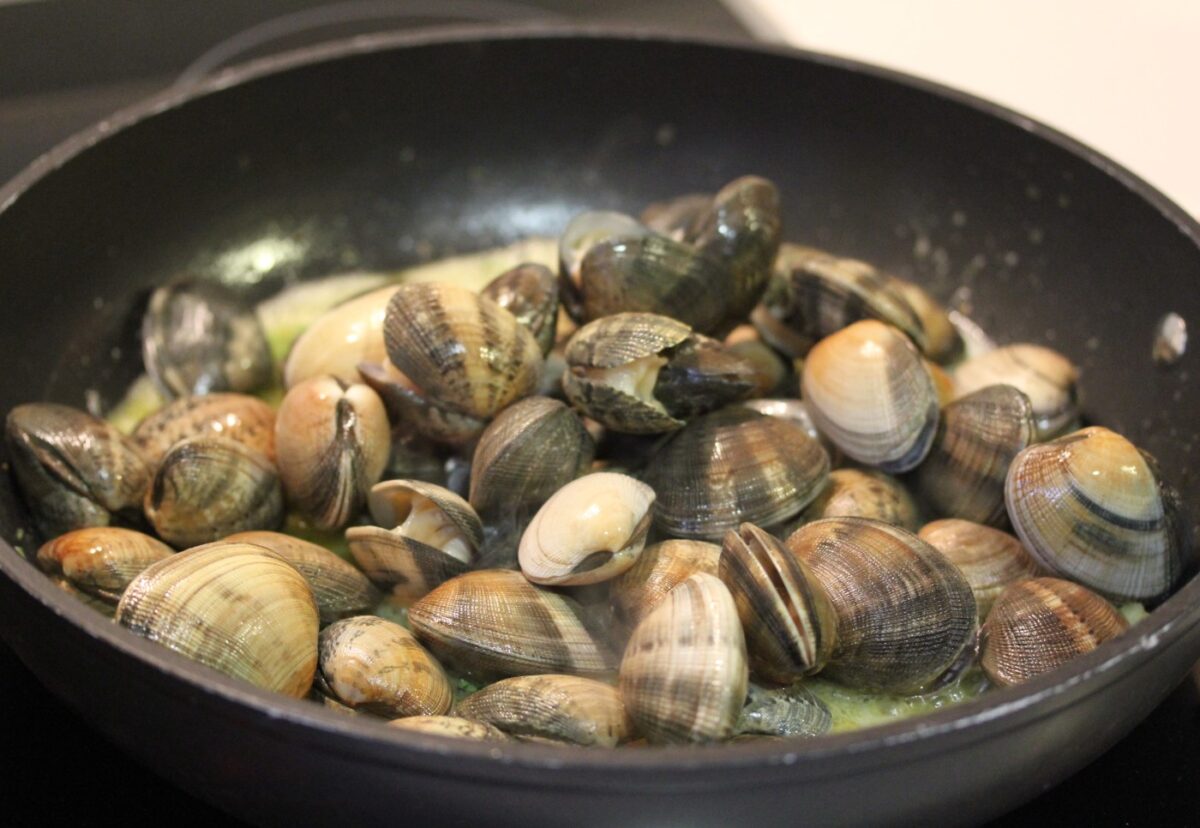 Almejas en salsa verde