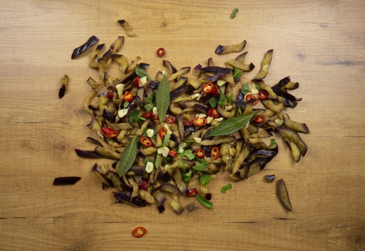 Berenjenas en escabeche. Melanzane sotto'olio