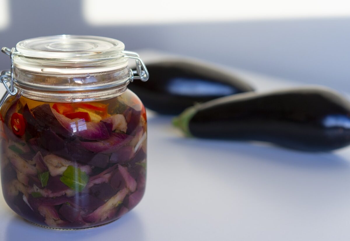 Berenjenas en escabeche. Melanzane sotto'olio