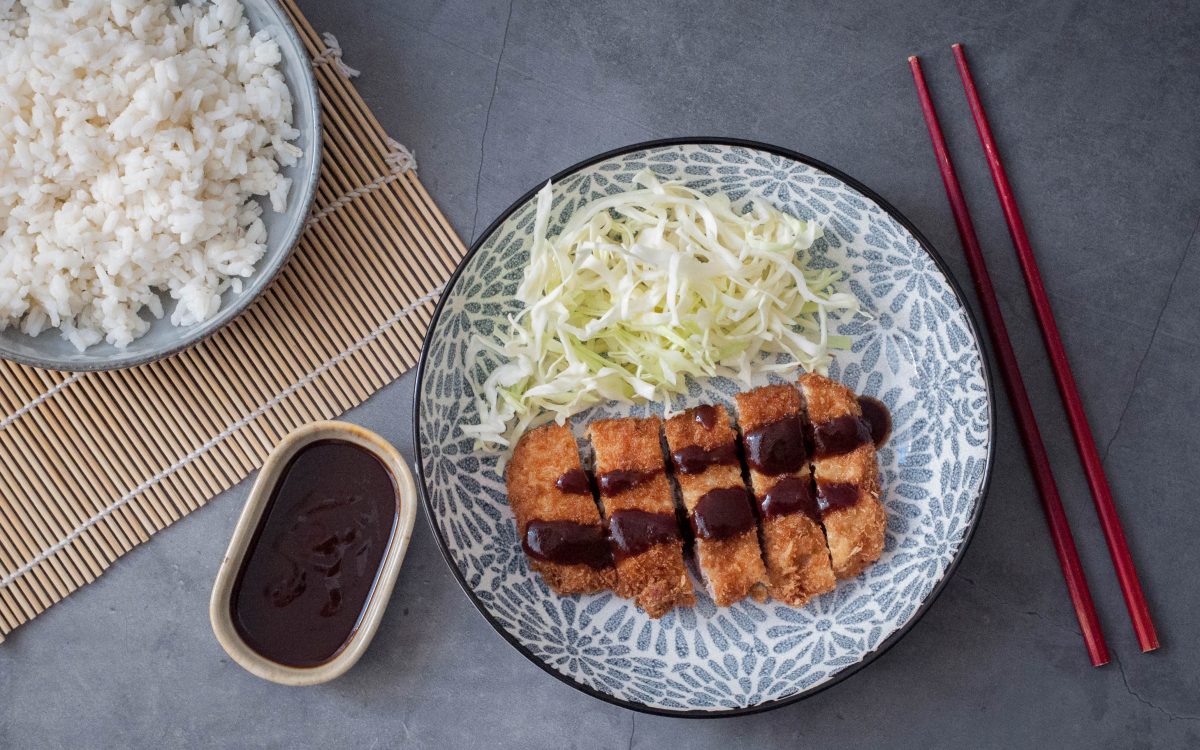 Cómo hacer chuletas de cerdo tonkatsu