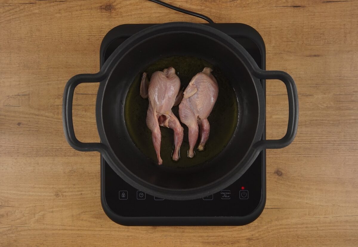 Codornices con champiñones. Un guiso delicioso y fácil
