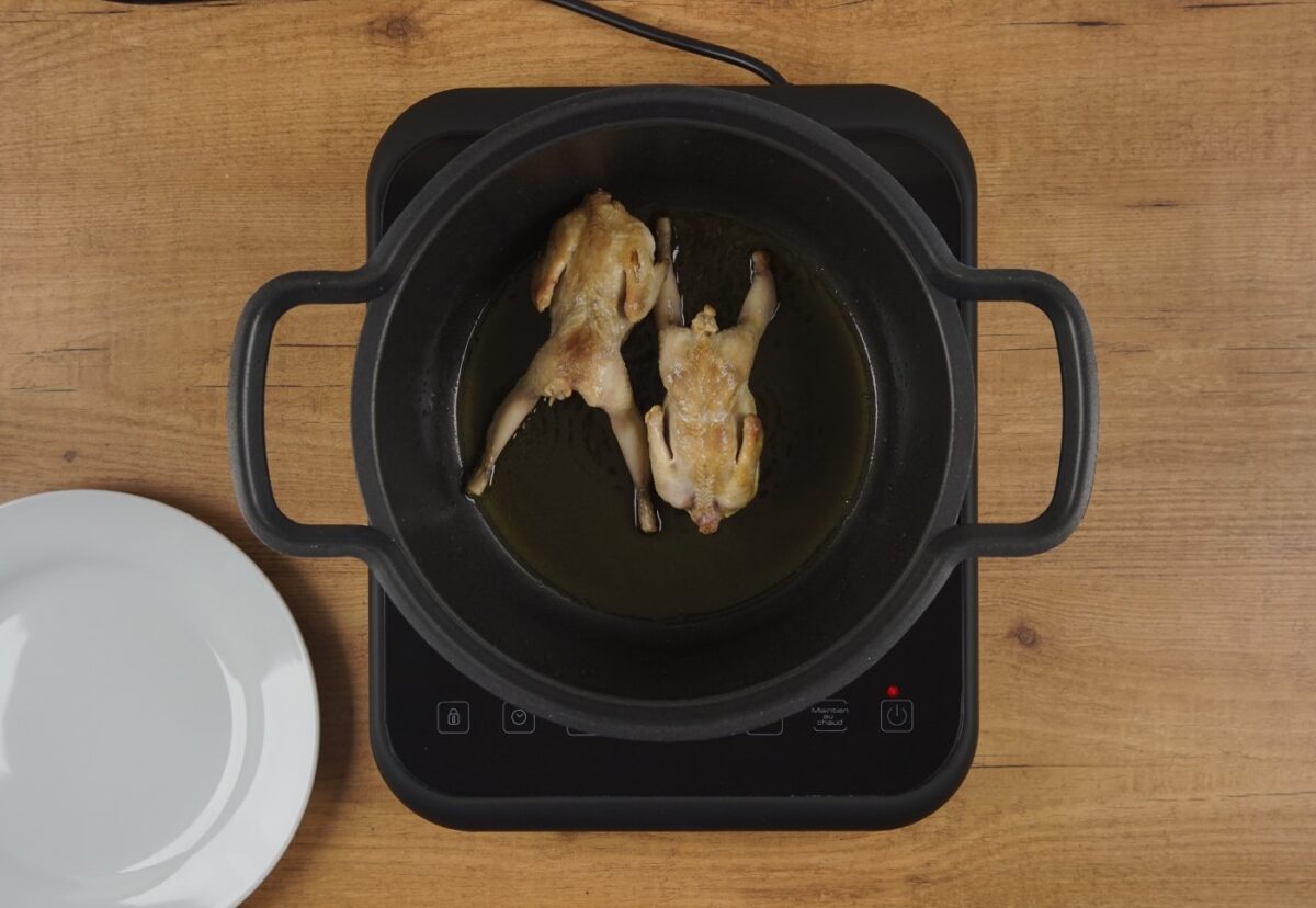 Codornices con champiñones. Un guiso delicioso y fácil