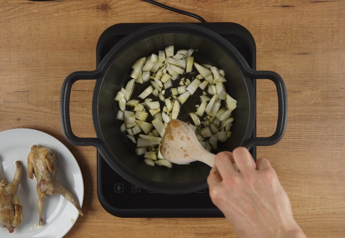 Codornices con champiñones. Un guiso delicioso y fácil