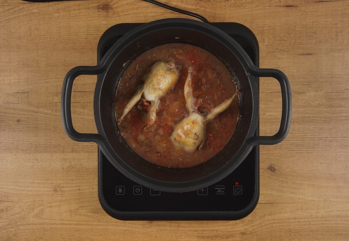 Codornices con champiñones. Un guiso delicioso y fácil