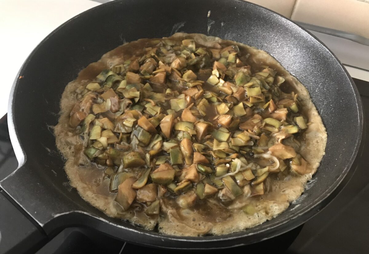 Tortilla de alcachofas. Receta fácil, sana y ligera paso a paso