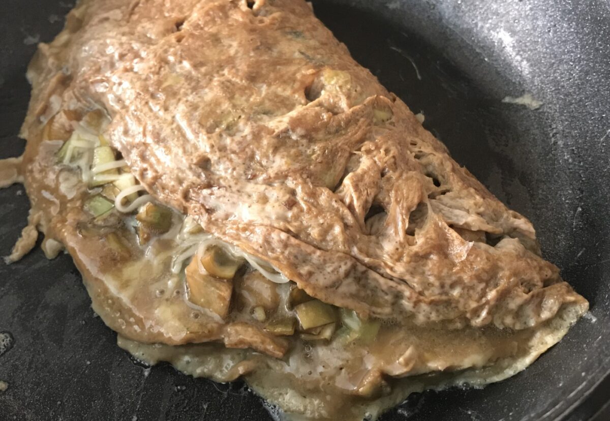 Tortilla de alcachofas. Receta fácil, sana y ligera paso a paso