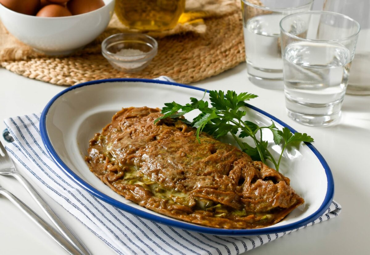 Tortilla de alcachofas. Receta fácil, sana y ligera paso a paso
