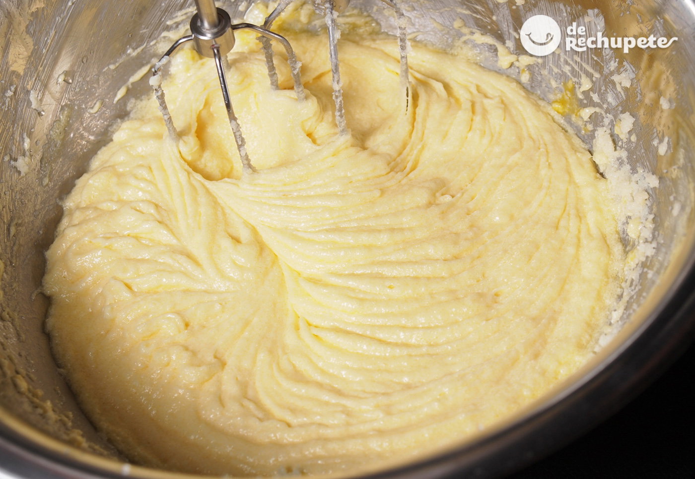 Cómo hacer crema muselina o crème mousseline. Crema dulce perfecta para rellenar tus postres