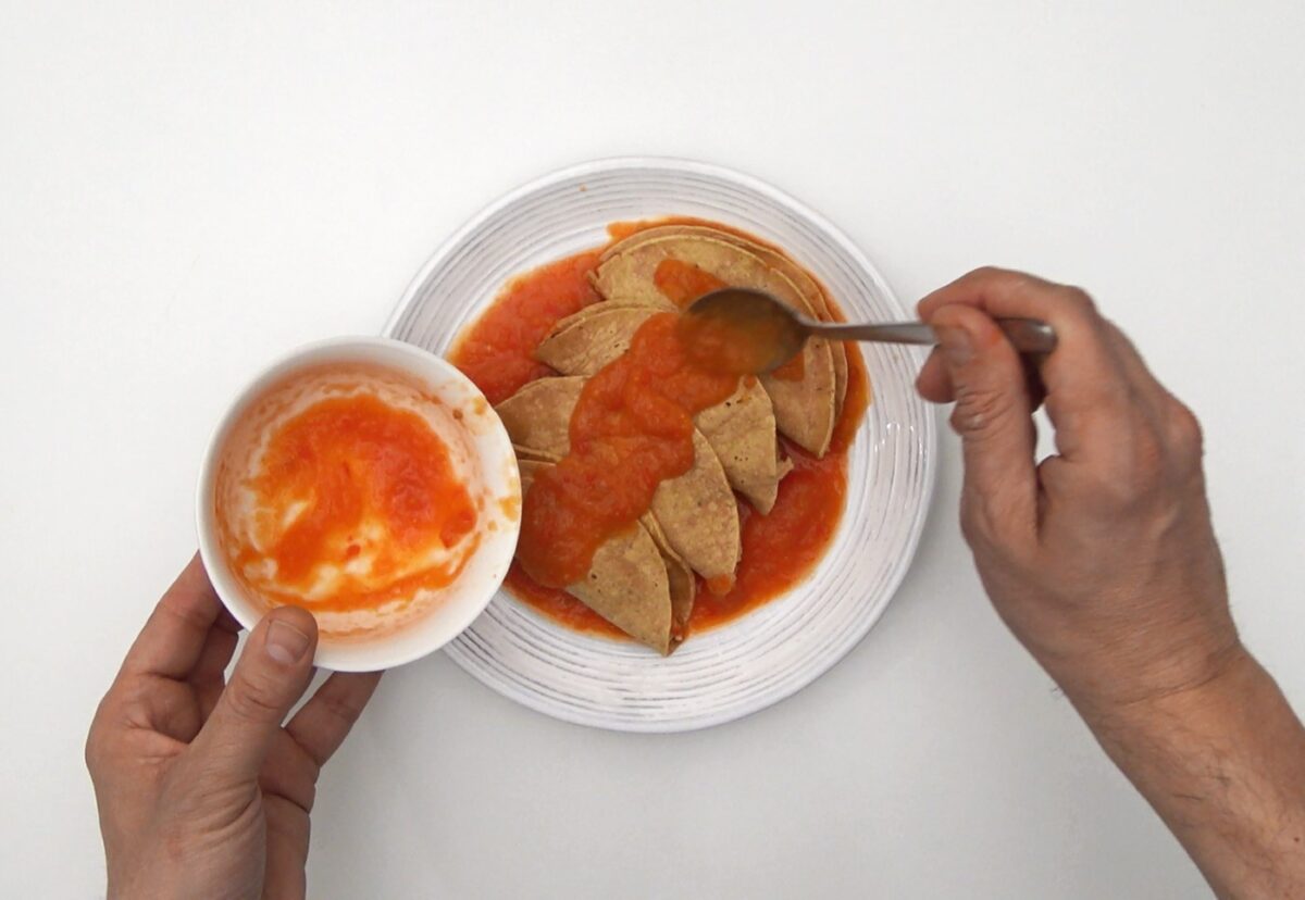 Entomatadas rellenas de pollo y queso. Receta mexicana deliciosa paso a paso