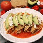 Entomatadas rellenas de pollo y queso. Receta mexicana deliciosa paso a paso