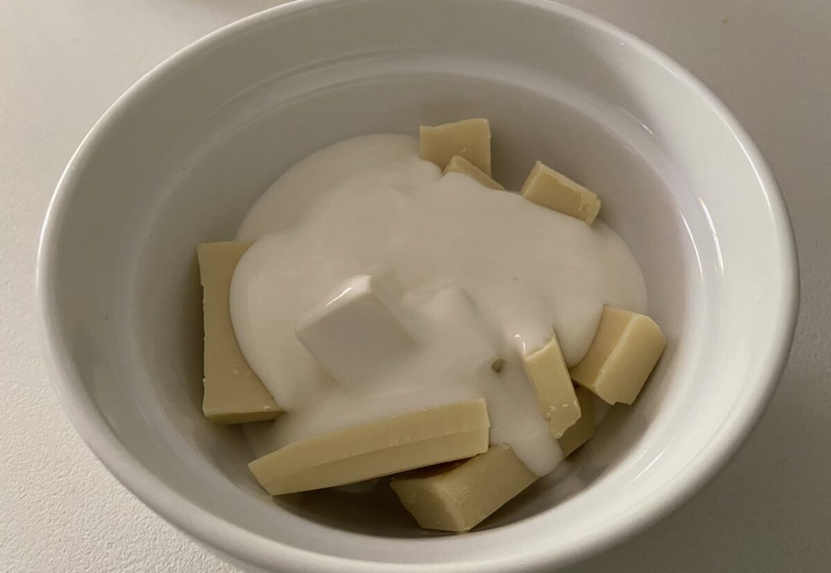 Cómo hacer tarta mousse de fruta sin horno. Postre de frutas de temporada