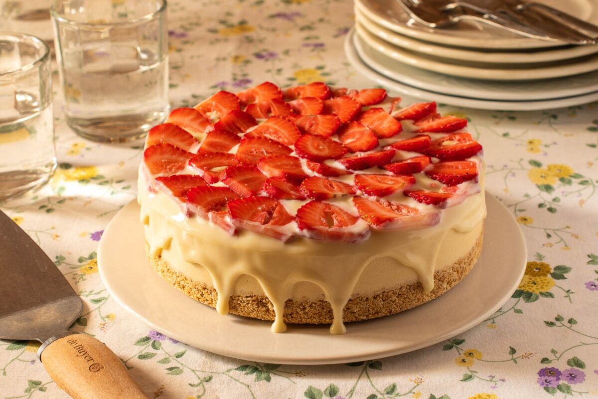 Cómo hacer tarta mousse de fruta sin horno. Postre de frutas de temporada