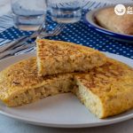 Tortilla de coliflor con cebolla. Una cena sabrosa y muy sana