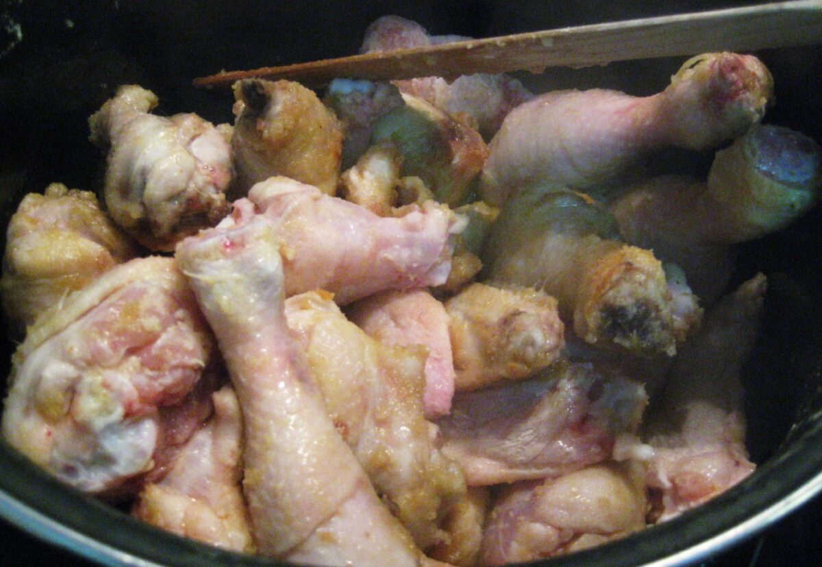 Guiso de pollo con piña, jengibre y cilantro