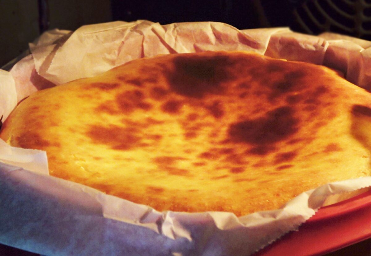 Tarta de queso y yogur con kiwis