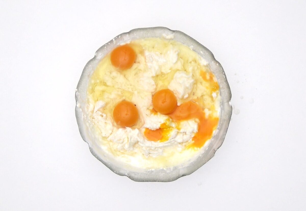 Tarta de queso y yogur con kiwis