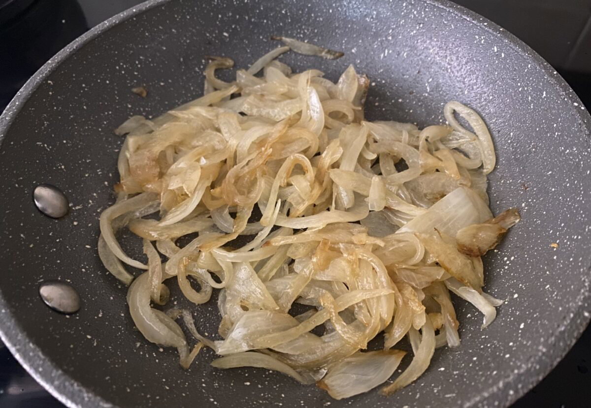 Tortilla de coliflor con cebolla. Una cena sabrosa y muy sana