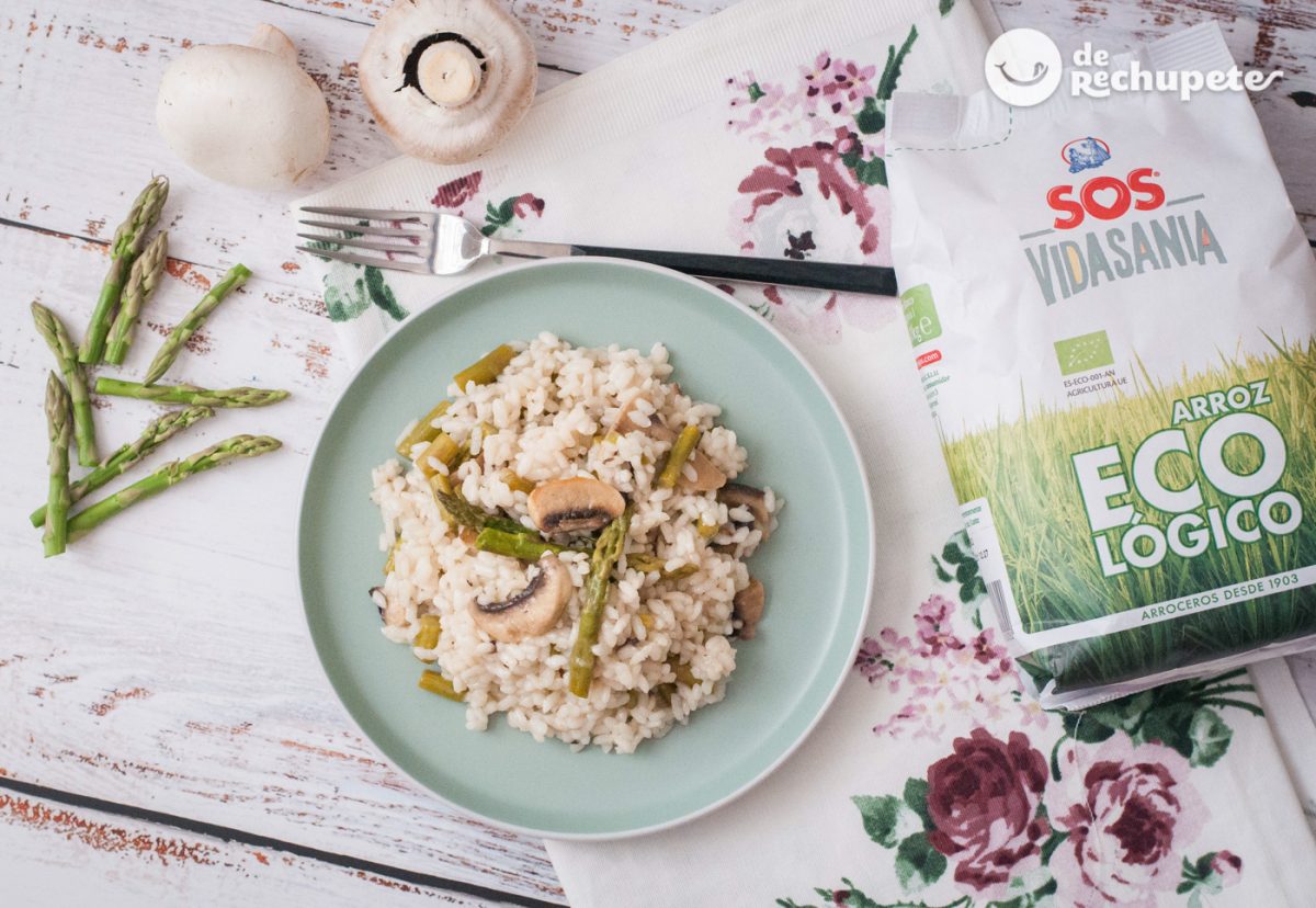 Arroz con espárragos verdes. Receta vegetariana para disfrutar del arroz