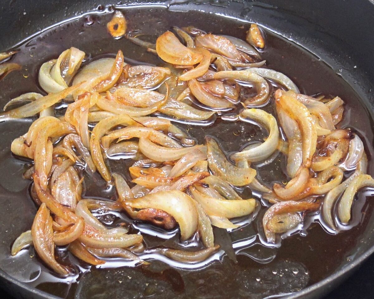 Bacalao con coliflor, patatas y refrito. Receta tradicional gallega