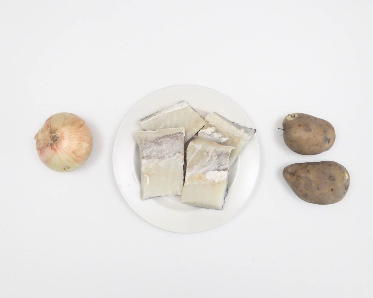Bacalao con coliflor, patatas y refrito. Receta tradicional gallega