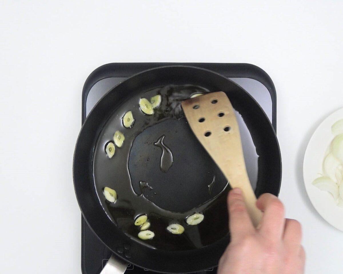Bacalao con coliflor, patatas y refrito. Receta tradicional gallega