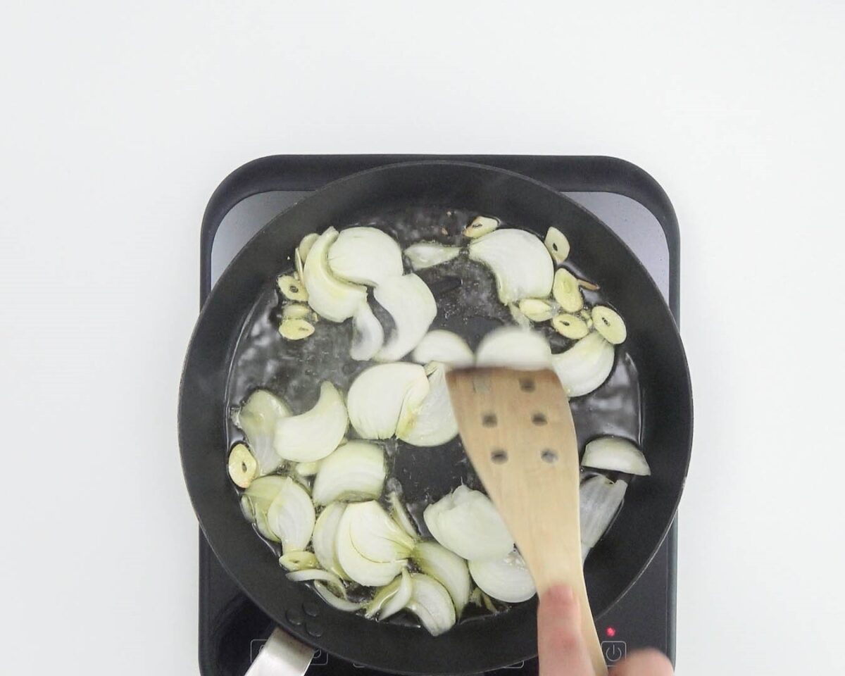 Bacalao con coliflor, patatas y refrito. Receta tradicional gallega