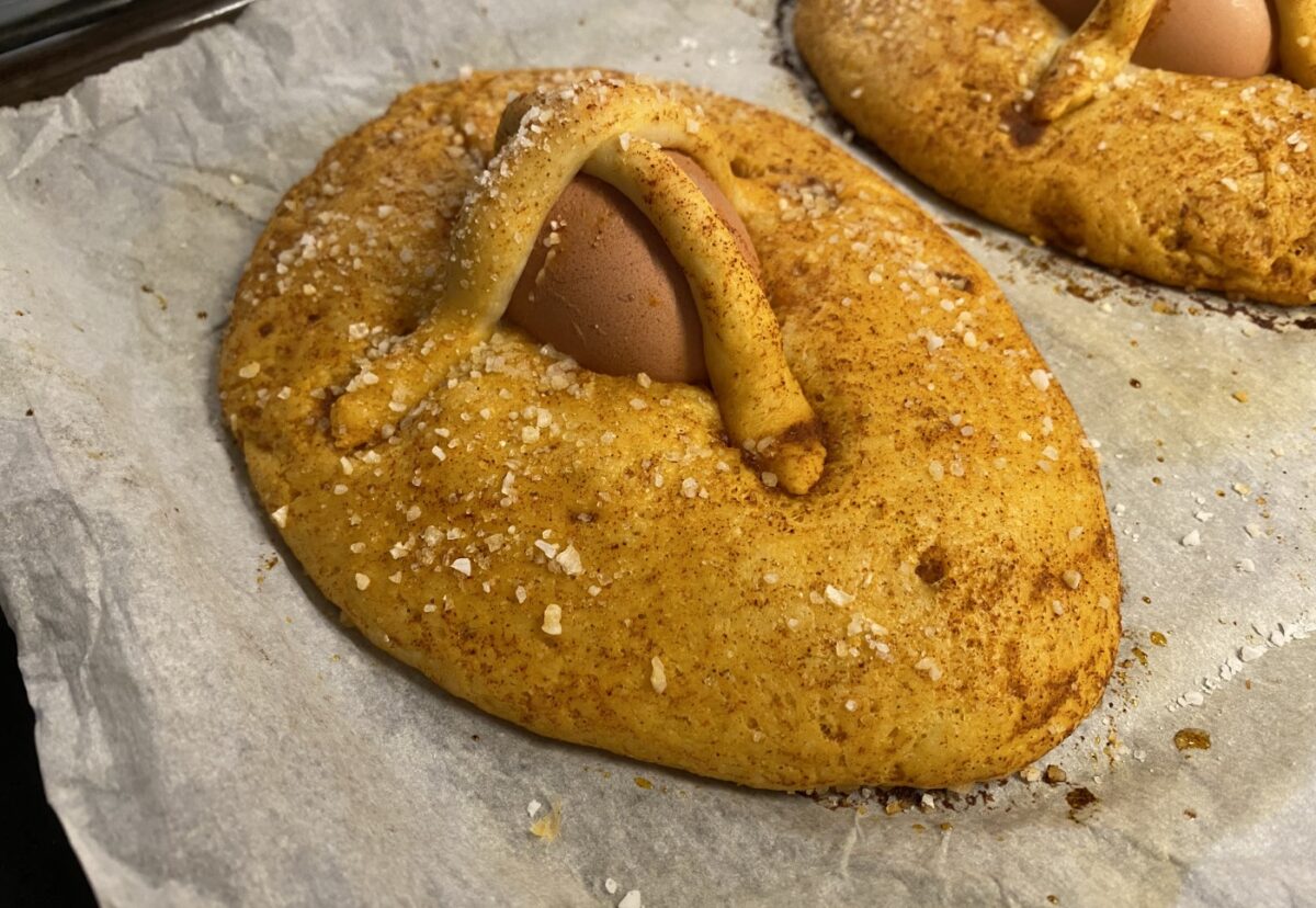 Hornazos de ochíos salados con pimentón. Receta tradicional de Semana Santa en Úbeda y Baeza