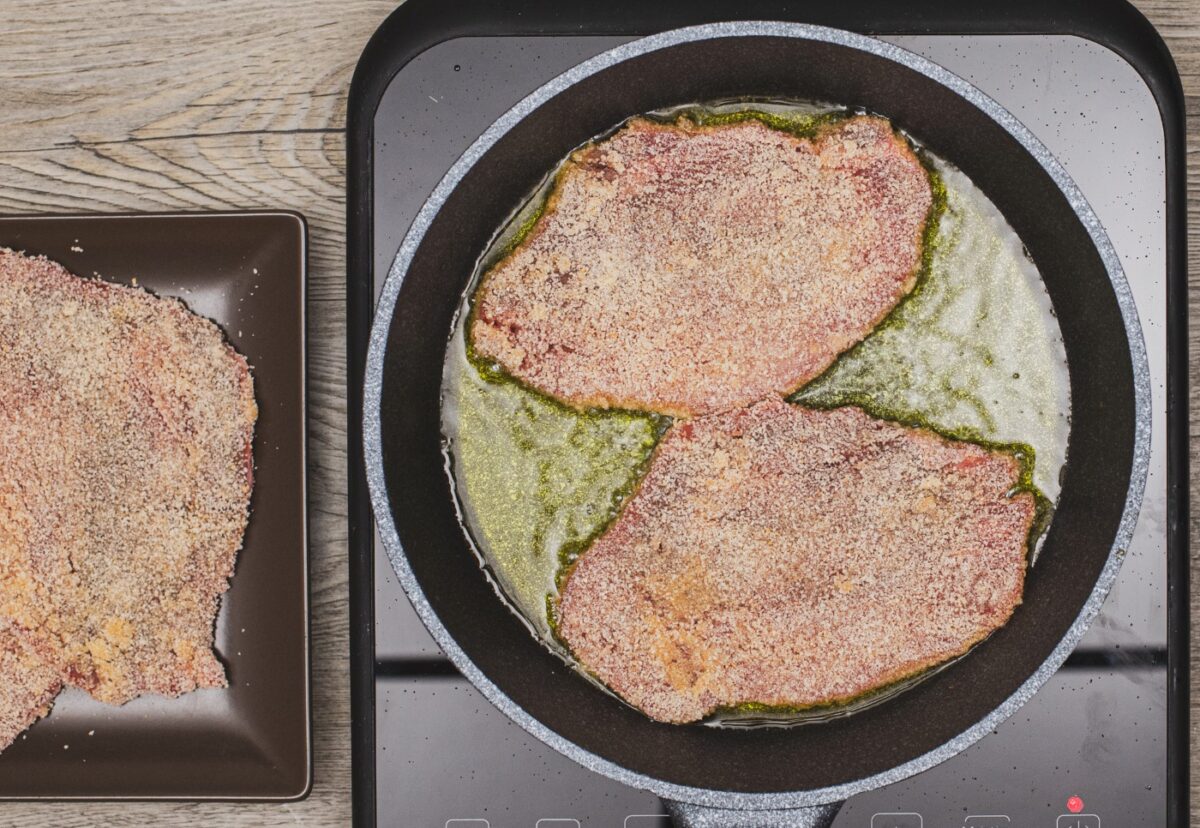 Milanesas de ternera a la napolitana. Receta argentina paso a paso
