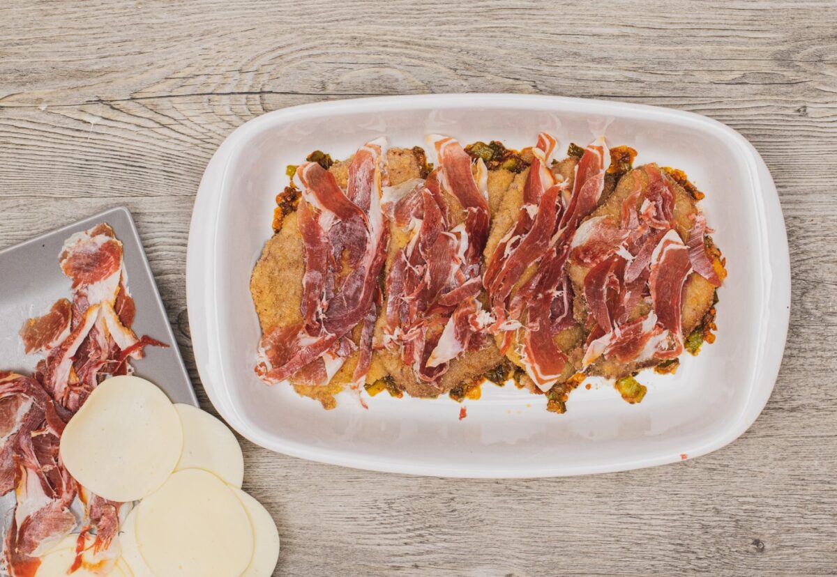 Milanesas de ternera a la napolitana. Receta argentina paso a paso