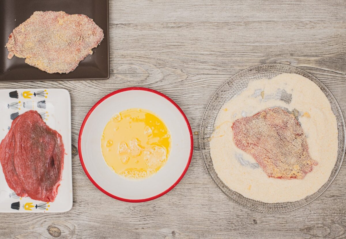 Milanesas de ternera a la napolitana. Receta argentina paso a paso