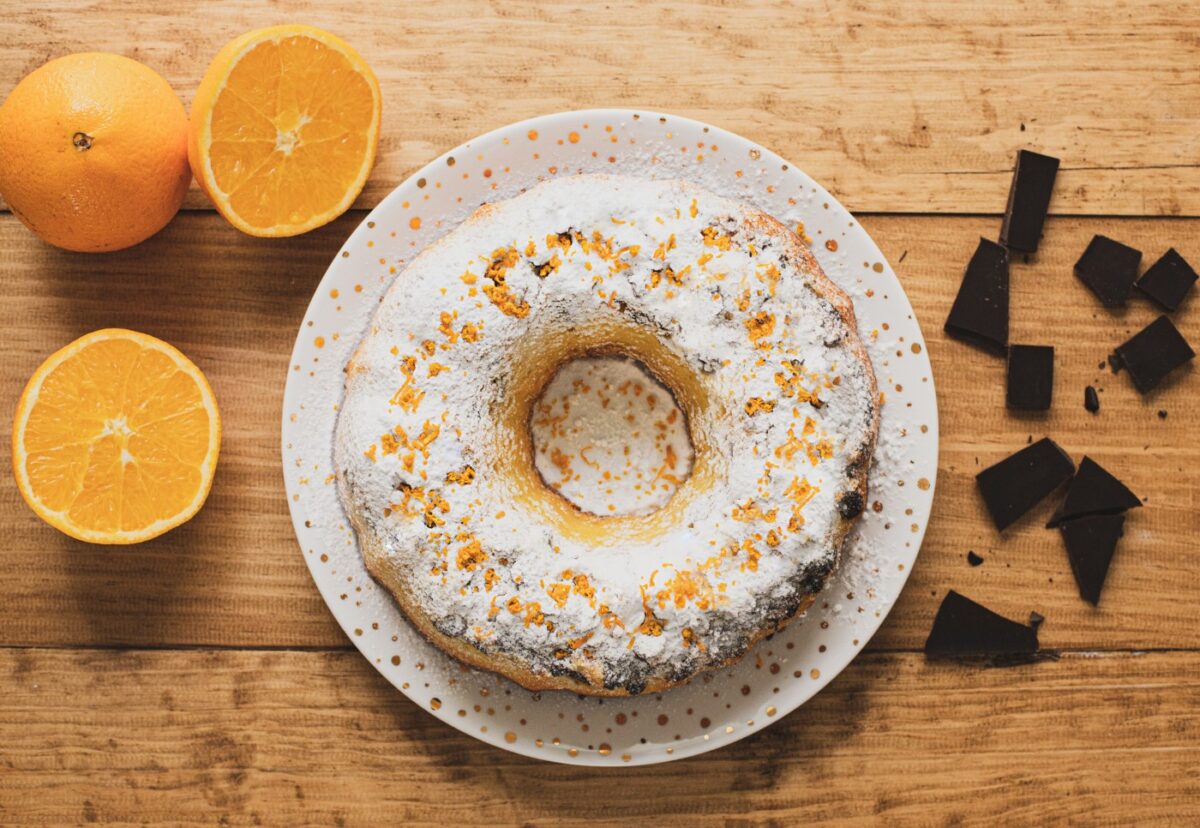 Bizcocho de naranja y chocolate: jugoso, fácil y delicioso