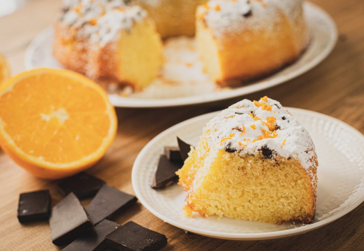 Bizcocho de naranja y chocolate: jugoso, fácil y delicioso
