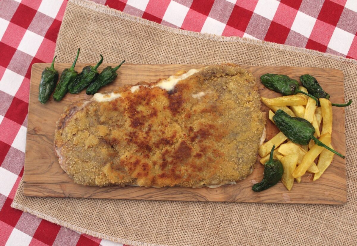 Cachopo al estilo gallego, relleno de lacón y queso de Arzúa-Ulloa