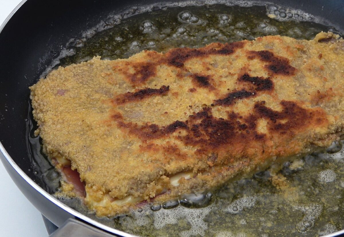 Cachopo al estilo gallego, relleno de lacón y queso de Arzúa-Ulloa